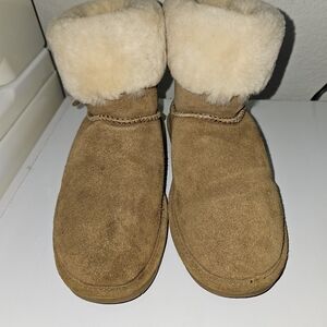 BearPaw Abby Cuffed Tab Boot Ankle with Cream Fur Lining